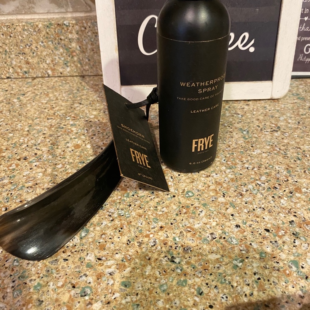 NWT FRYE BUNDLE WEATHERPROOF SPRAY AND SHOEHORN